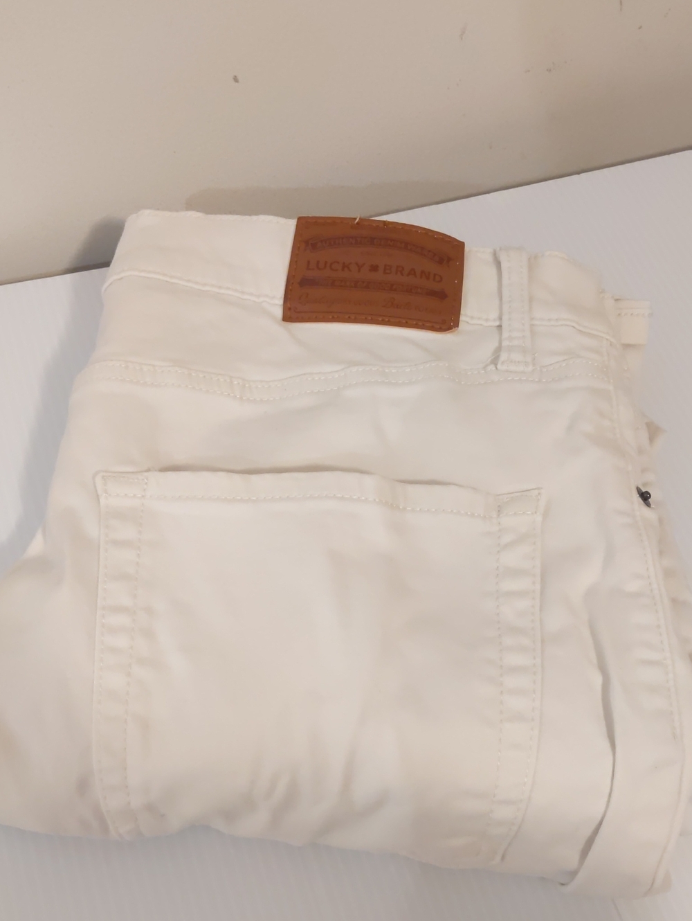 Lucky Brand 410 Mens Size 35x31 (36x32 Tag) Athletic Straight Leg Pants